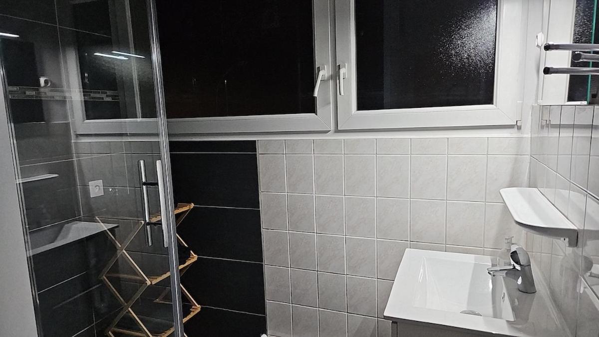 Cozy 3 Min Walk To Train Station Appartement