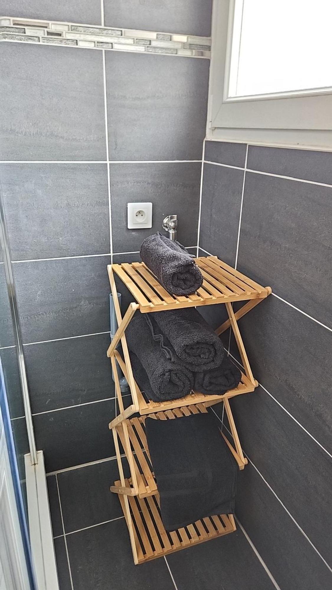 Appartement Cozy 3 Min Walk To Train Station